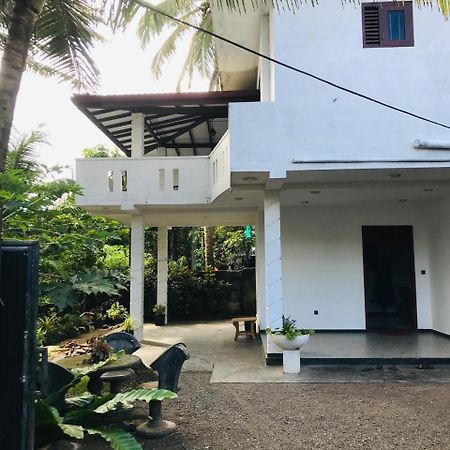 River Beach View Хиккадува Экстерьер фото
